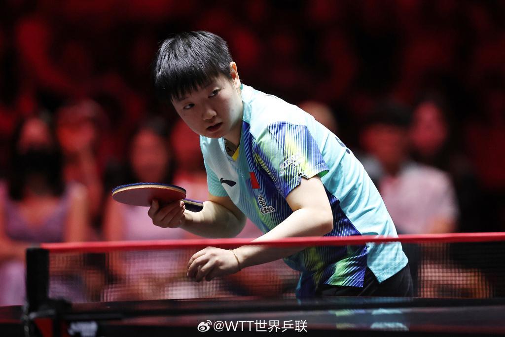 新加坡大满贯女单决赛，孙颖莎击败王曼昱收获冠军