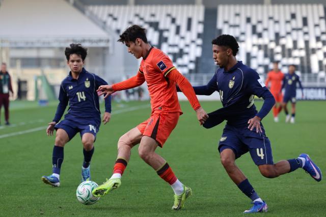 半岛体育官网-蓉城超1600万锁定U23双子星 拜合拉木3年合同入川